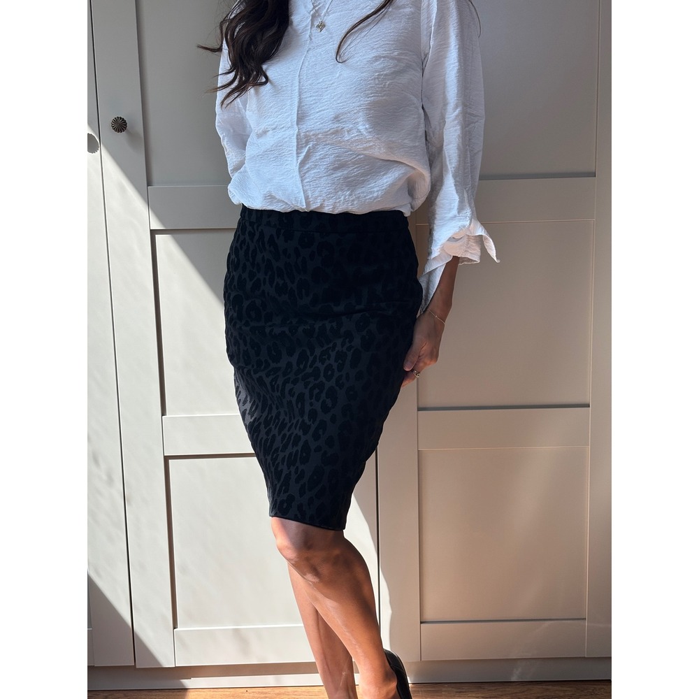 Ann Taylor Black Flocked Velvet Leopard Print Pencil Skirt Size 0 Animal Print